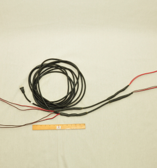 PLUG FOR HARNESS, ARMOR/FRONTAL, 15FT, Lead lines open aspect view